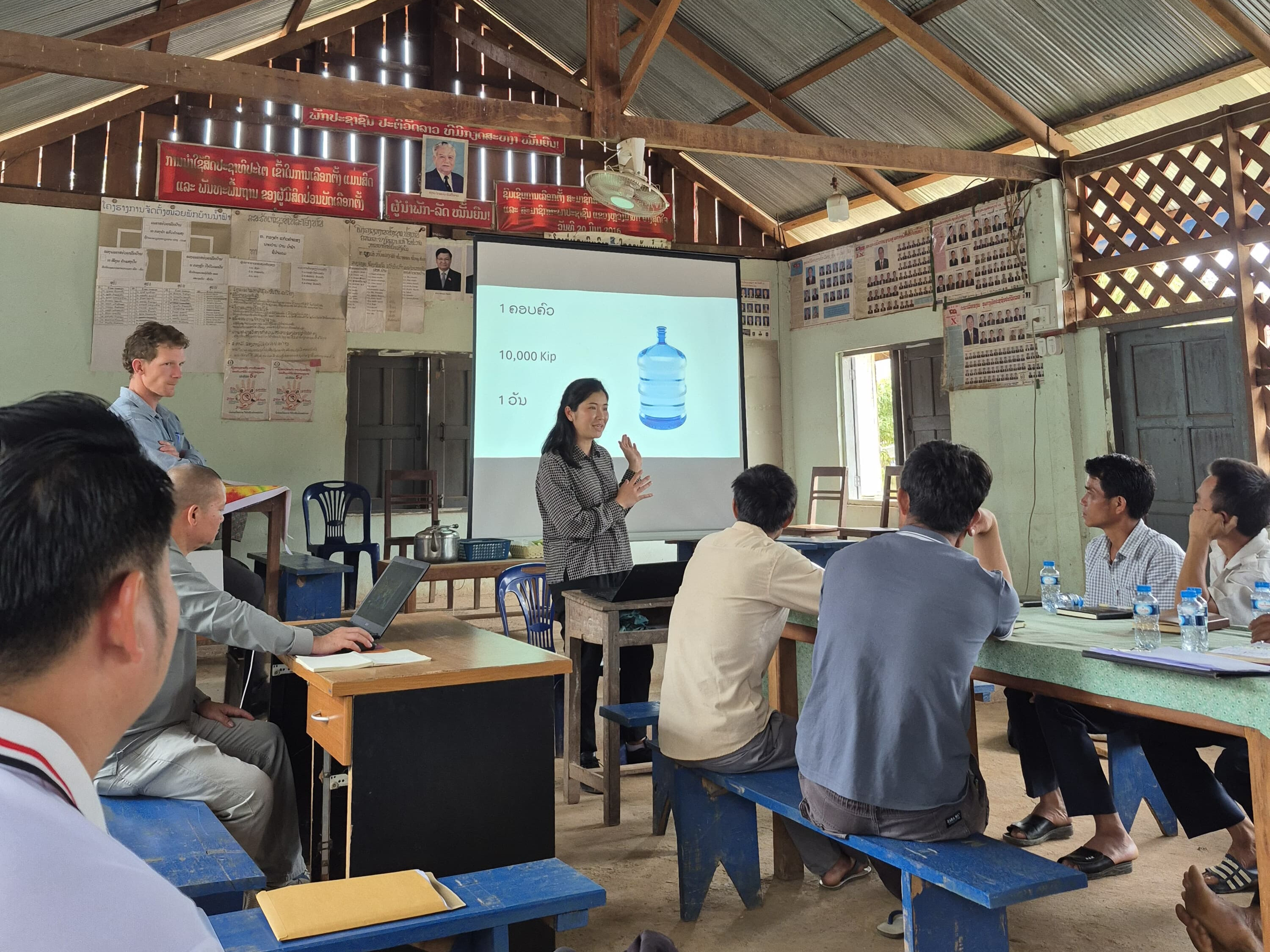 Phongeun, the project assistant of World Waternet, facilitating the community dialogue session .jpg